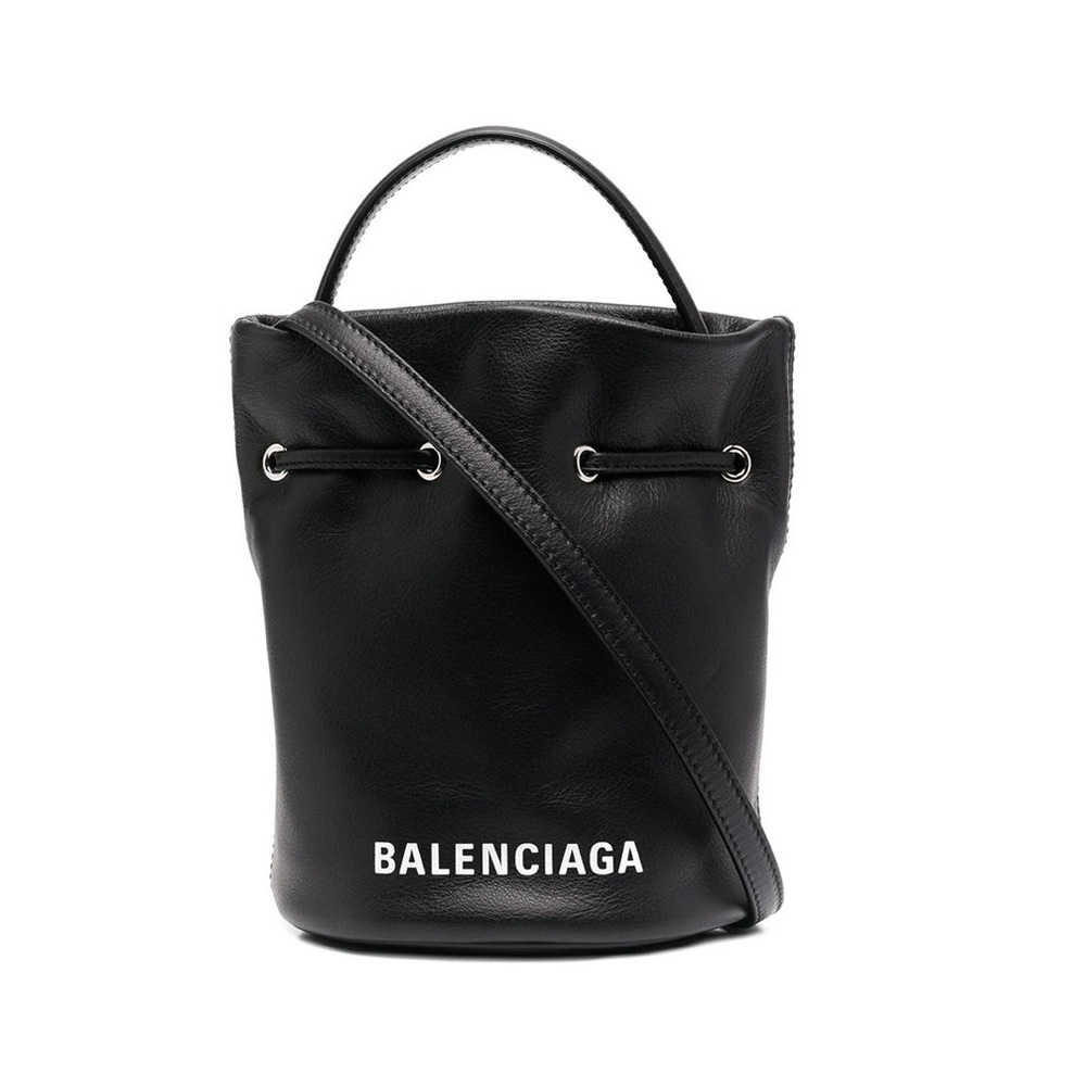 Balenciaga "Everyday" Leather Bucket bag in Excellent condition